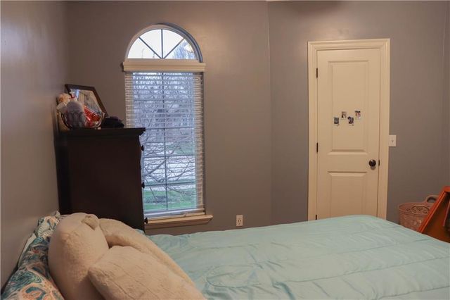915 Englewood Drive, Kearney, MO 64060