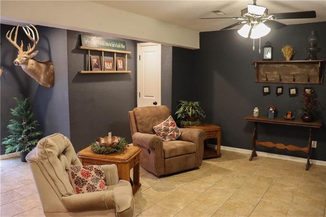 915 Englewood Drive, Kearney, MO 64060