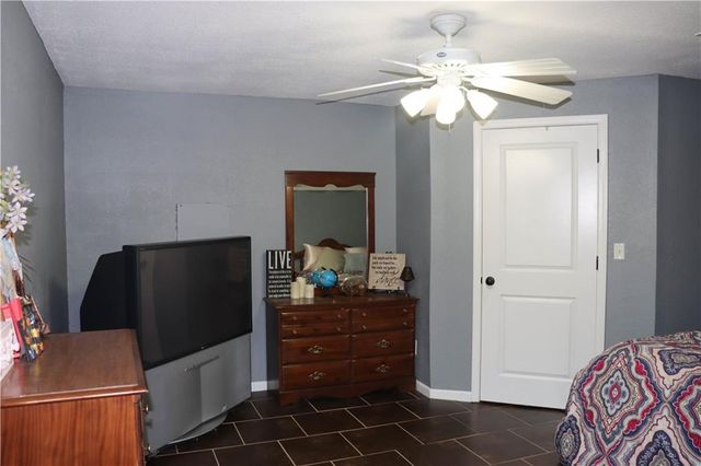915 Englewood Drive, Kearney, MO 64060