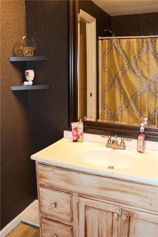 915 Englewood Drive, Kearney, MO 64060