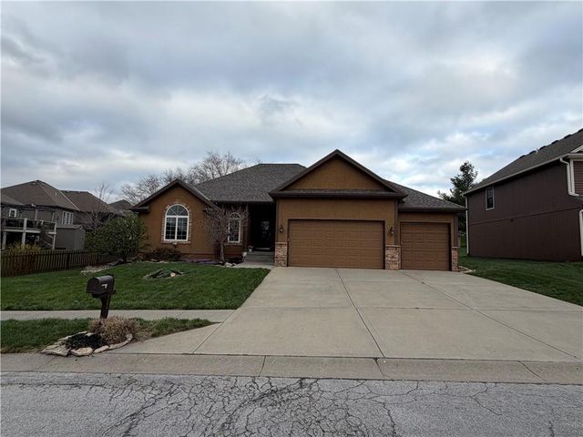 915 Englewood Drive, Kearney, MO 64060