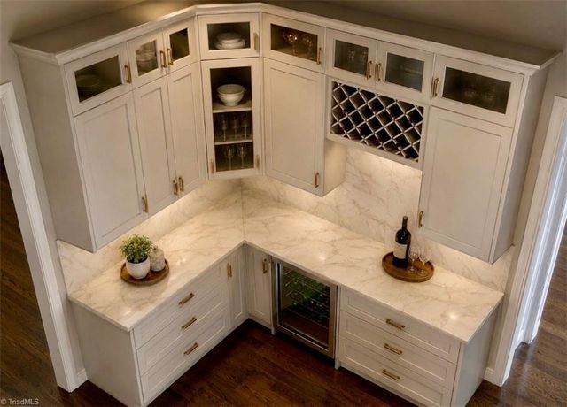 324 NW Banbury Road, Winston-salem, NC 27104