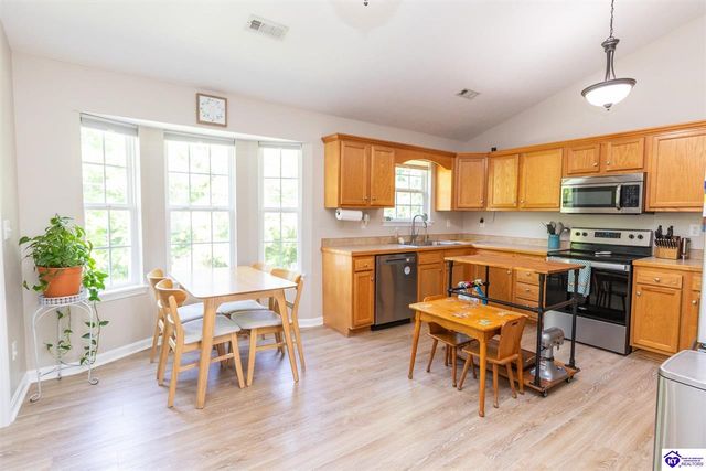 110 W Tuscany Court, Radcliff, KY 40160