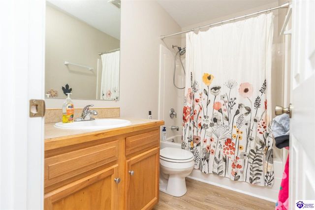 110 W Tuscany Court, Radcliff, KY 40160