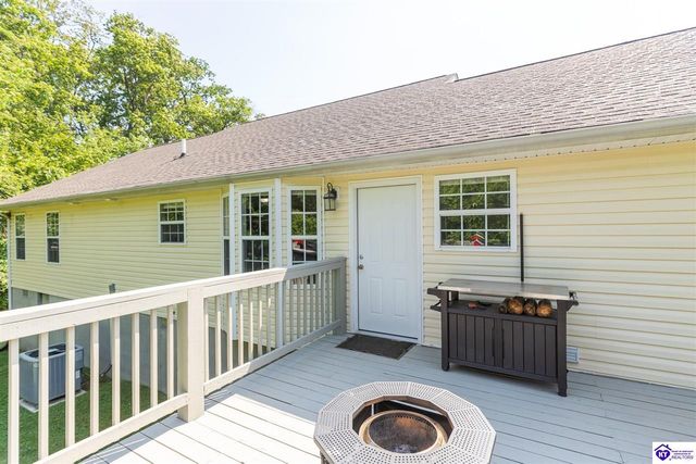 110 W Tuscany Court, Radcliff, KY 40160