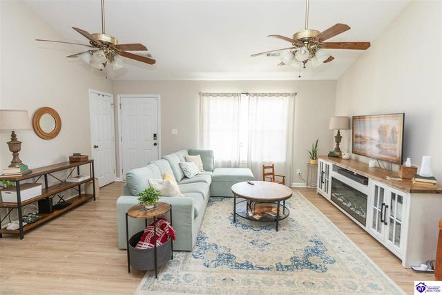 110 W Tuscany Court, Radcliff, KY 40160