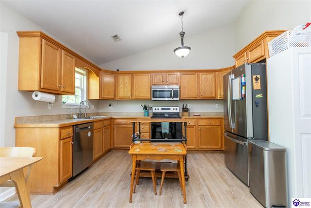 110 W Tuscany Court, Radcliff, KY 40160