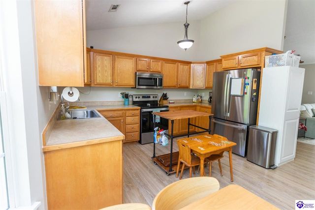 110 W Tuscany Court, Radcliff, KY 40160