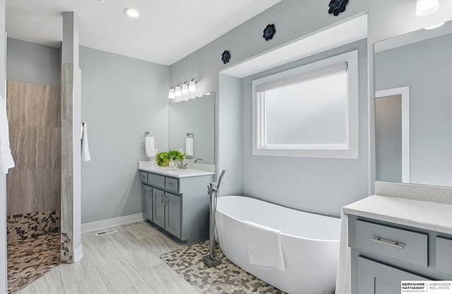 7810 N 167 Street, Bennington, NE 68007