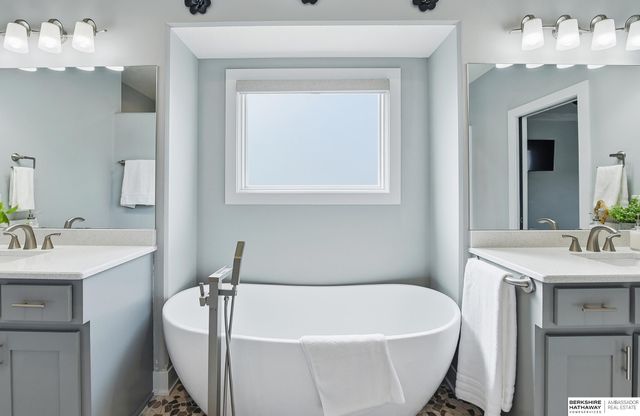 7810 N 167 Street, Bennington, NE 68007