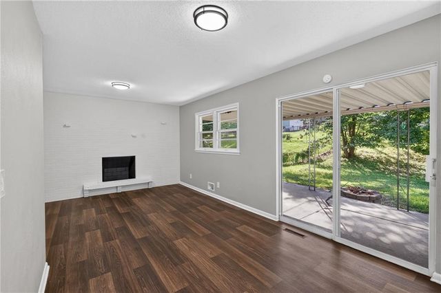 1233 Old Manor Road, Liberty, MO 64068