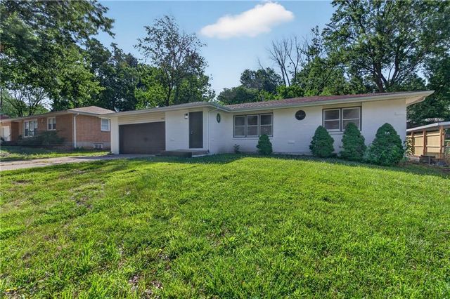 1233 Old Manor Road, Liberty, MO 64068
