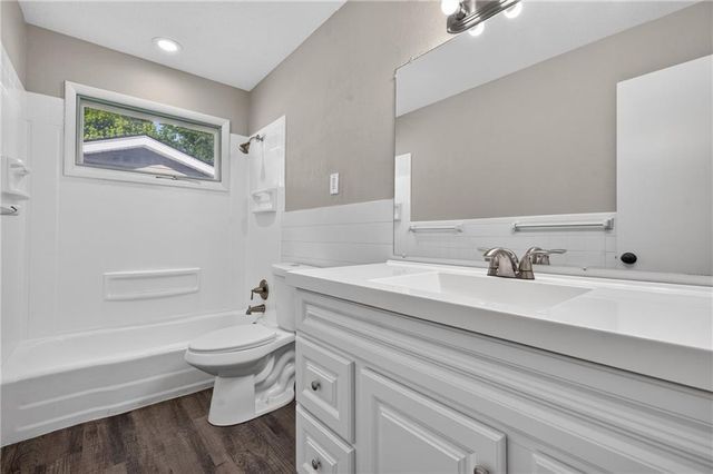 1233 Old Manor Road, Liberty, MO 64068