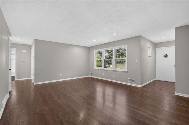 1233 Old Manor Road, Liberty, MO 64068