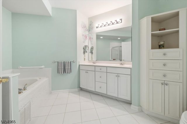 2101 Neville Ct, Franklin Twp., NJ 08873