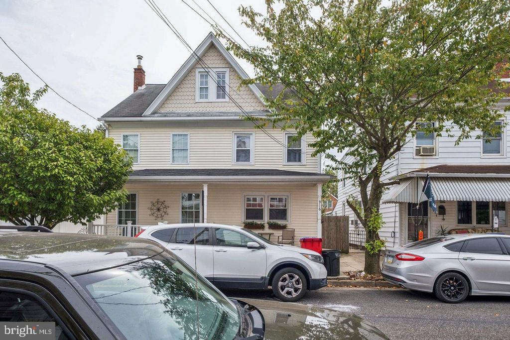 916 CEDAR ST, Bristol, PA 19007