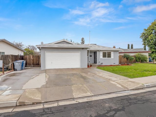 2855 Adler Avenue, Clovis, CA 93612