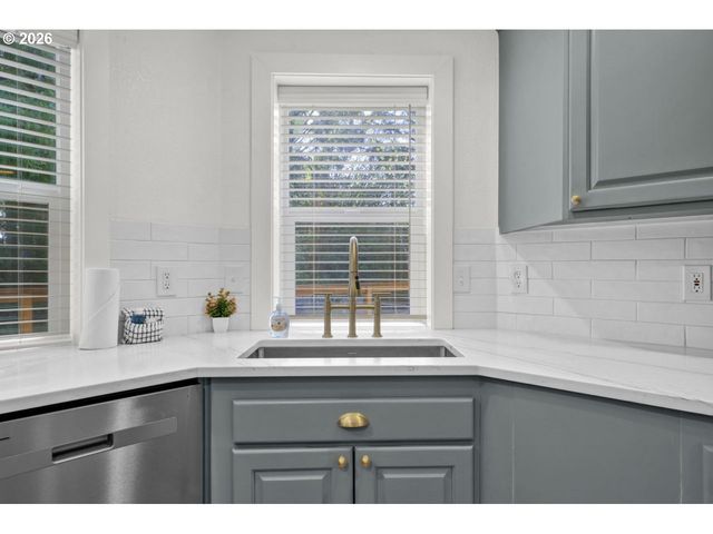 4847 Darlings Loop, Florence, OR 97439