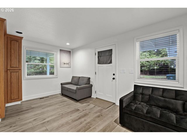 4847 Darlings Loop, Florence, OR 97439