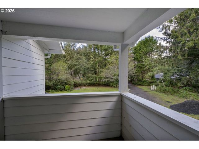 4847 Darlings Loop, Florence, OR 97439