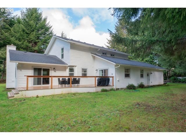 4847 Darlings Loop, Florence, OR 97439
