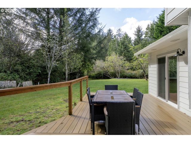 4847 Darlings Loop, Florence, OR 97439