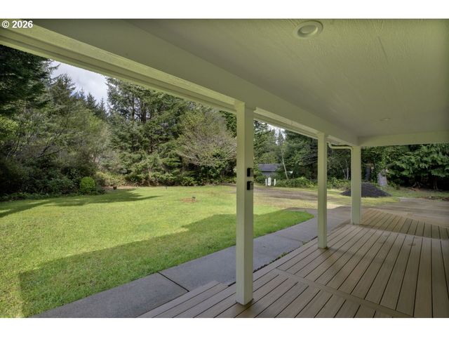 4847 Darlings Loop, Florence, OR 97439