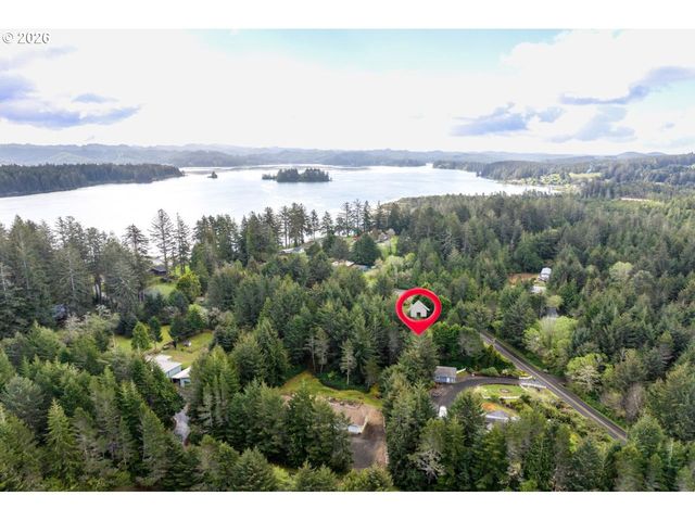 4847 Darlings Loop, Florence, OR 97439