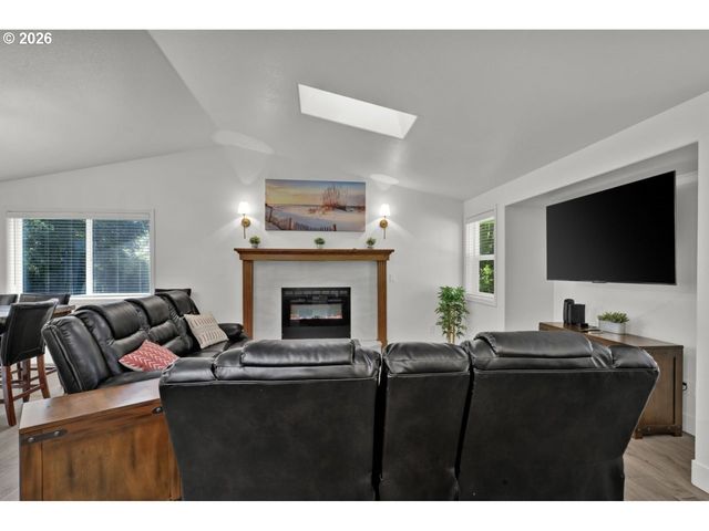 4847 Darlings Loop, Florence, OR 97439