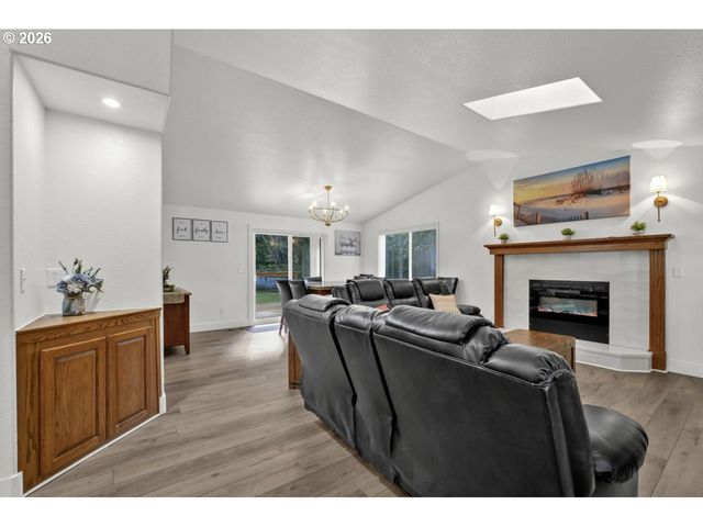 4847 Darlings Loop, Florence, OR 97439