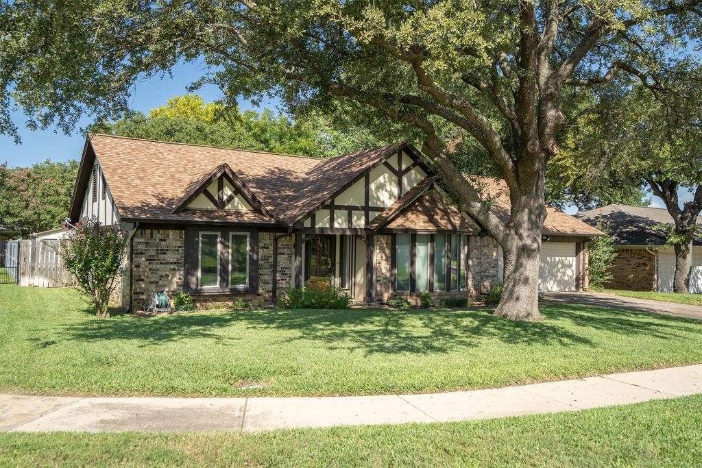 3816 Oxford Court, Bedford, TX 76021