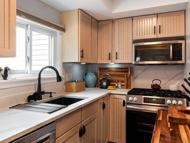 109 Elmwood Avenue, Burlington, VT 05401