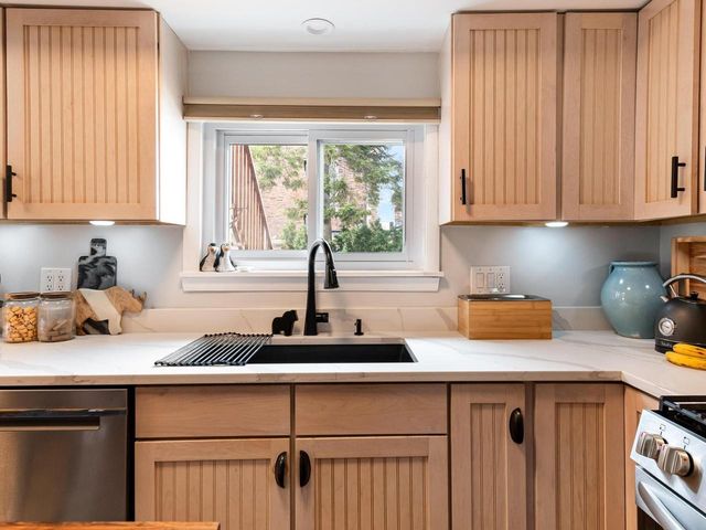 109 Elmwood Avenue, Burlington, VT 05401