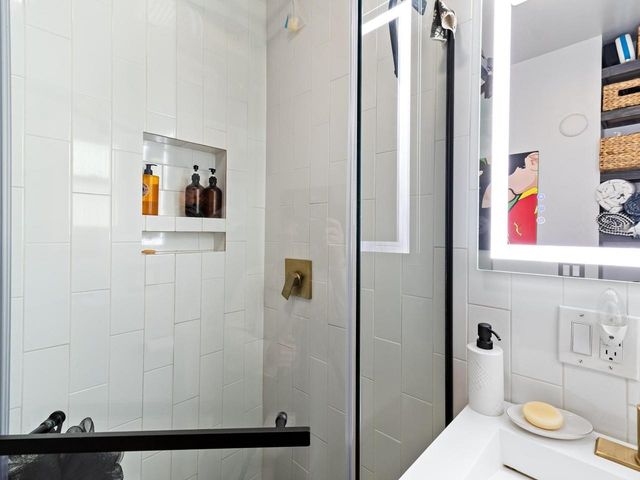 109 Elmwood Avenue, Burlington, VT 05401