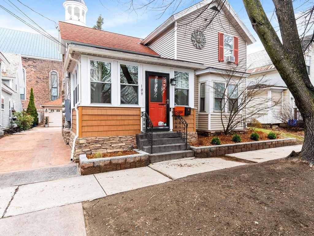 109 Elmwood Avenue, Burlington, VT 05401