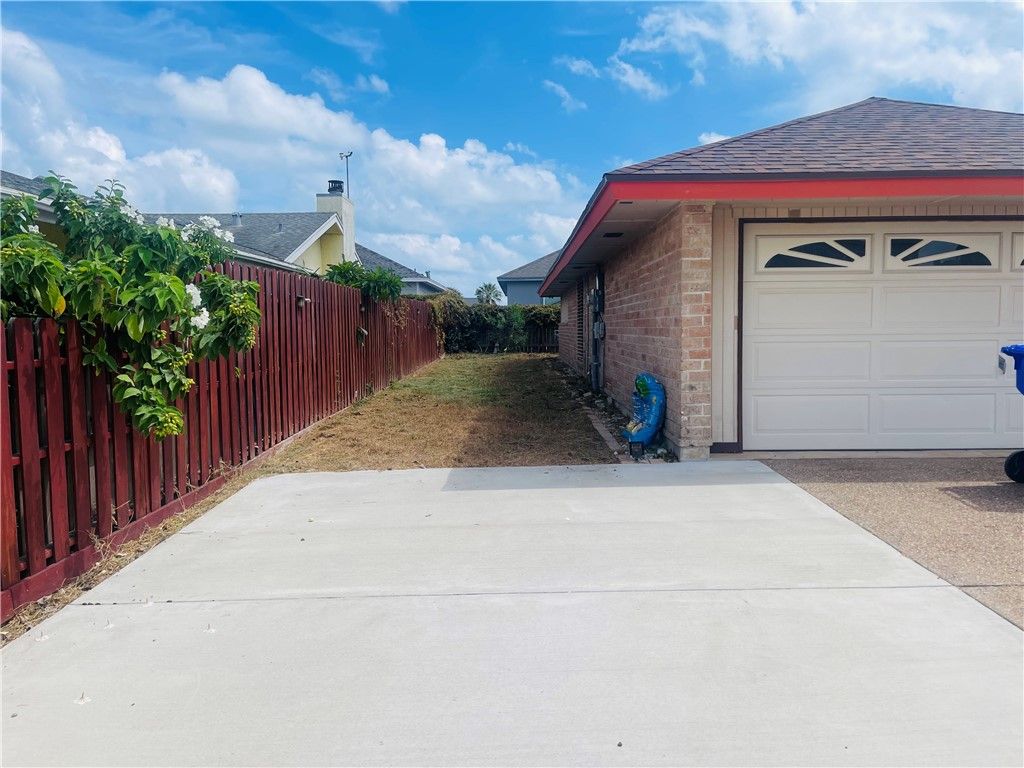 14334 GOLDFISH St, Corpus Christi, TX 78418 — photo 5