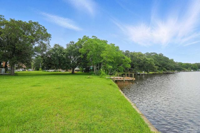 6103 East Shore Dr B, Pensacola, FL 32505