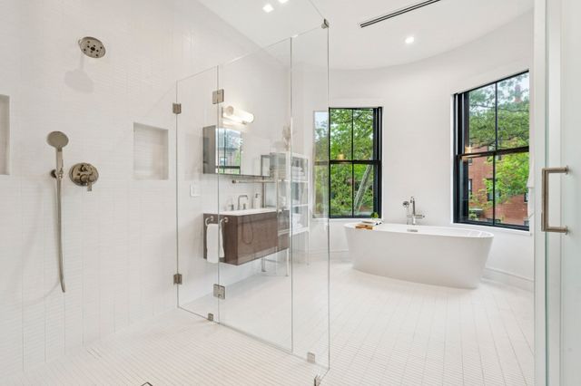 189 W Brookline St, Boston, MA 02118