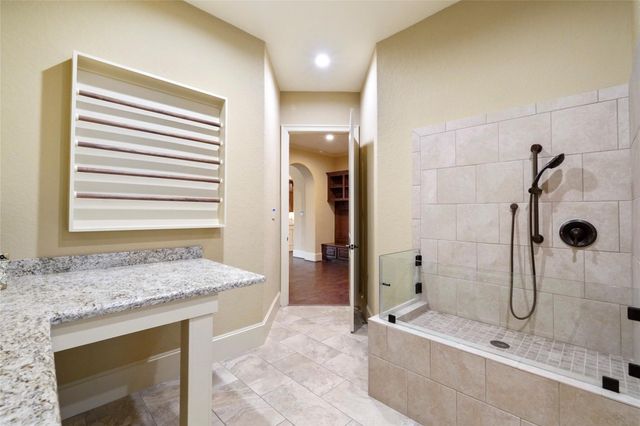 18 Rugged Lark Circle, Tomball, TX 77377