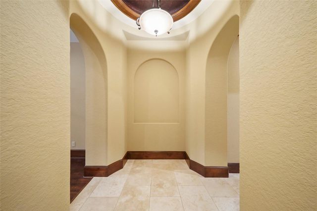 18 Rugged Lark Circle, Tomball, TX 77377