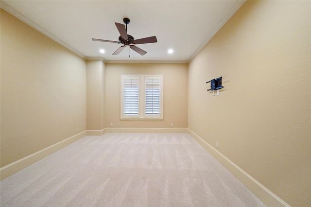 18 Rugged Lark Circle, Tomball, TX 77377