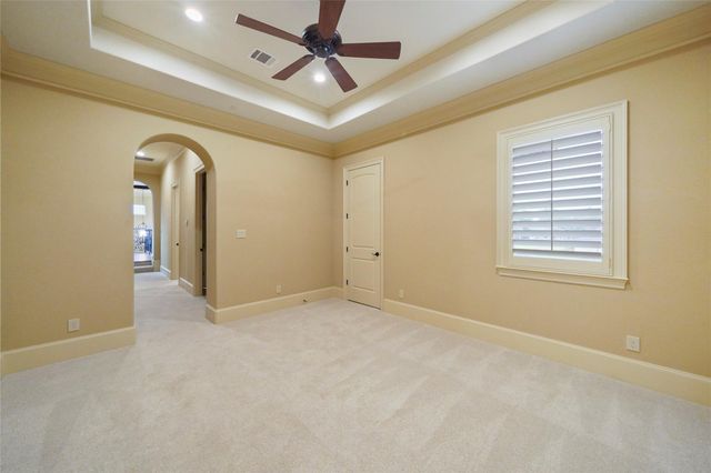 18 Rugged Lark Circle, Tomball, TX 77377