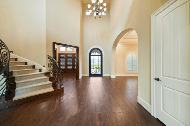18 Rugged Lark Circle, Tomball, TX 77377