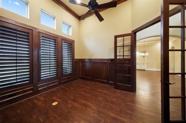 18 Rugged Lark Circle, Tomball, TX 77377