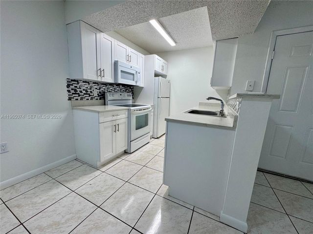 15560 SW 104th Ter 612, Miami, FL 33196