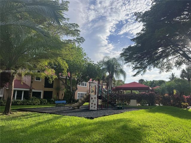 15560 SW 104th Ter 612, Miami, FL 33196