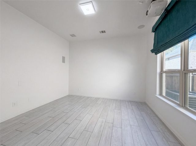 404 W 6th Street, Irving, TX 75060