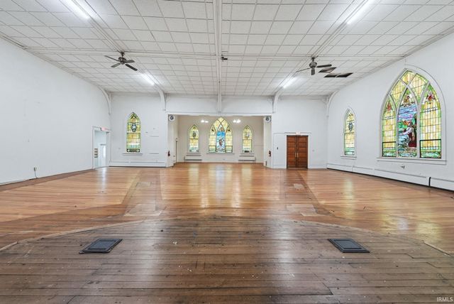 316 N Main St, Churubusco, IN 46723