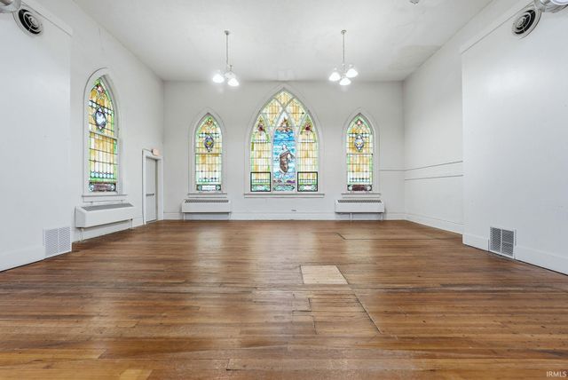 316 N Main St, Churubusco, IN 46723