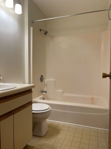 350 College Street, Crystal Lake, IL 60014